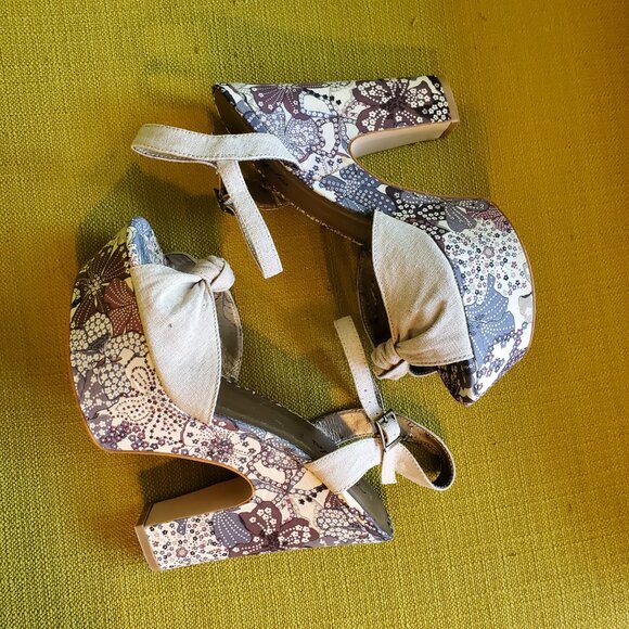 Retro Angeles Floral Platform - Picture 2 of 4